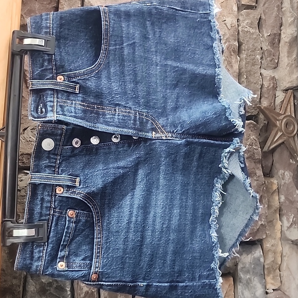Levi's 501 Button-Fly Distressed Hem Shorts Sz  26